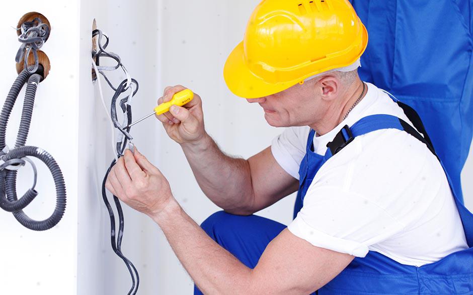 électricien dans le bâtiment Saint-Nom-la-Bretèche