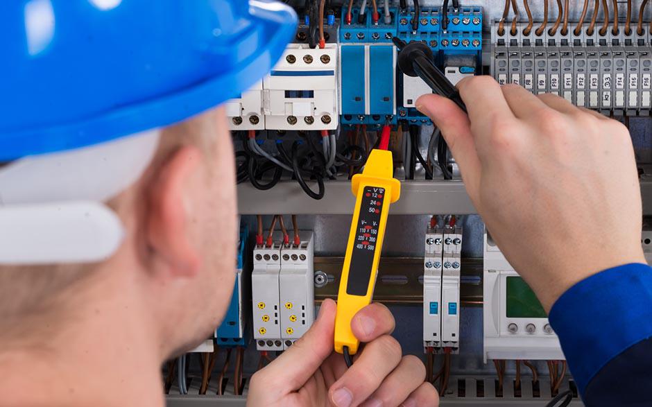 électricien dans le bâtiment Saint-Nom-la-Bretèche